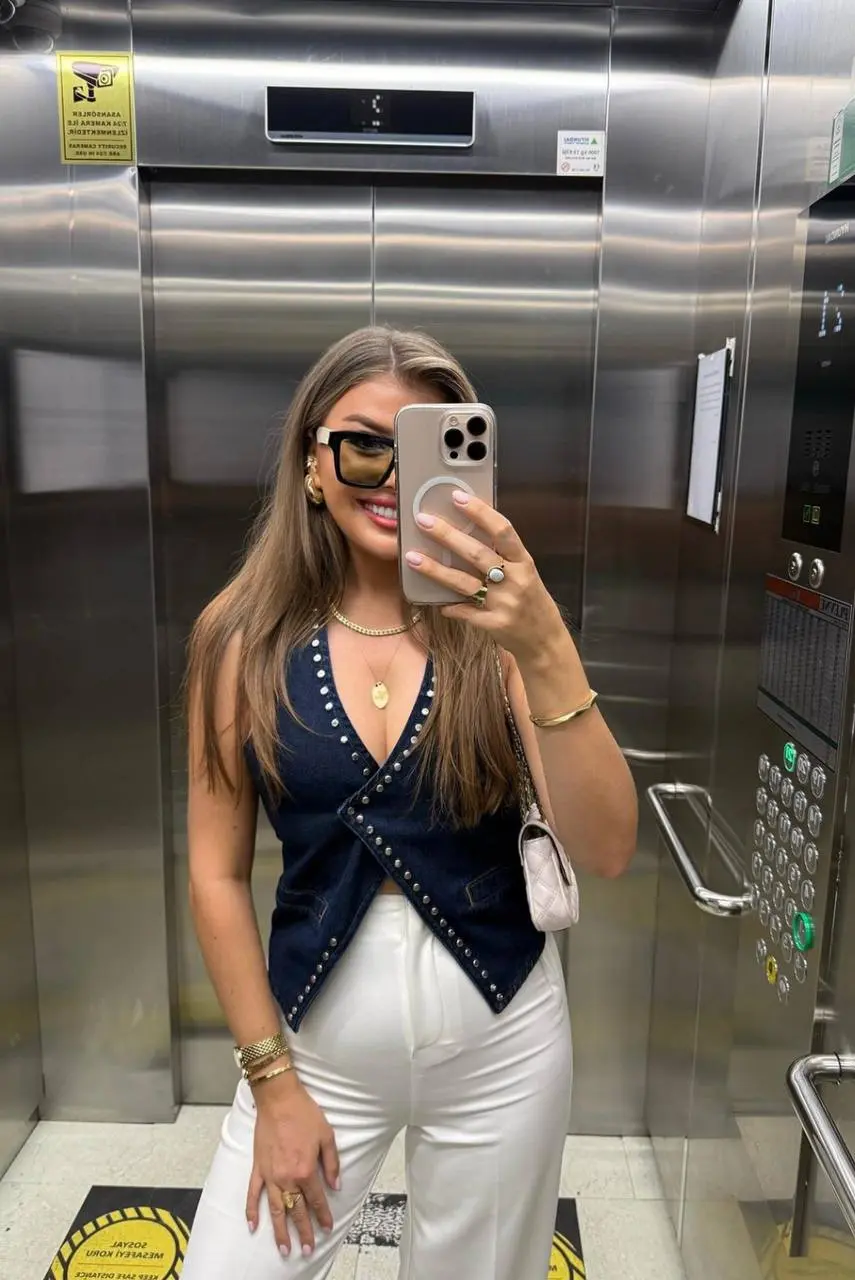 Strassed Denim Vest Cut 22571